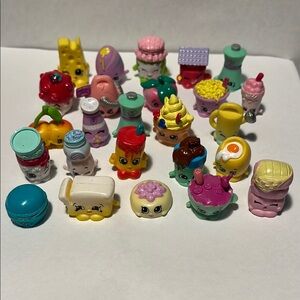 Shopkins including Clear Yo Chi